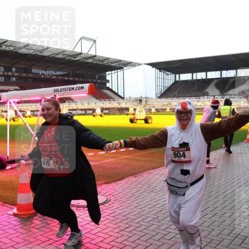 07.12.2025 - St. Pauli X-Mass-Run No. 15 Luisa Fischer http://msf.ph/oto/9382918 07.12.2025 10:51:06 Ziel 15, 904, 905, 249, 381, 564, 769, 1726, 1729, 1730, 2250, 2460, 2582, 2583, 2584, 2737, 2738, 2763, 3287, 3291, 3368, 4075, 4110, 4111, 4535, 4537, 4756, 4757, 4759, 4760, 4881 meine-sportfotos.de