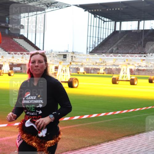 07.12.2025 - St. Pauli X-Mass-Run No. 15 Luisa Fischer http://msf.ph/oto/9382924 07.12.2025 10:51:20 Ziel 249, 381, 564, 769, 1093, 1691, 1726, 1729, 1730, 2250, 2460, 2582, 2583, 2584, 2737, 2738, 2763, 3199, 3287, 3291, 3342, 3368, 4075, 4535, 4537, 4757, 4759, 4760, 4881 meine-sportfotos.de