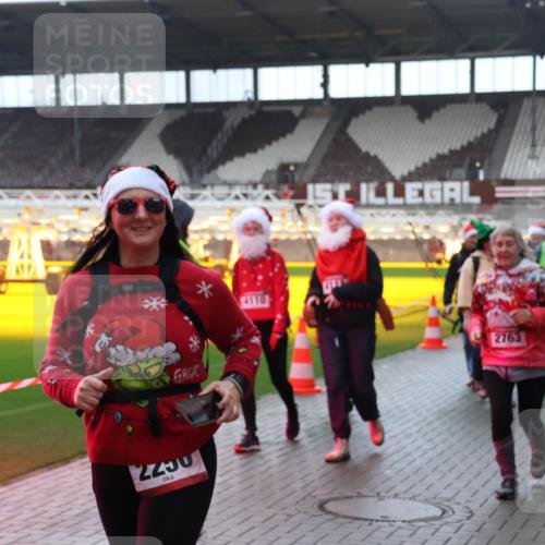 07.12.2025 - St. Pauli X-Mass-Run No. 15 Luisa Fischer http://msf.ph/oto/9382932 07.12.2025 10:51:21 Ziel 4110, 2763, 249, 381, 564, 769, 1093, 1691, 1726, 1729, 1730, 2250, 2460, 2583, 2737, 2738, 2763, 3199, 3287, 3291, 3342, 3368, 4075, 4535, 4537, 4760, 4881 meine-sportfotos.de