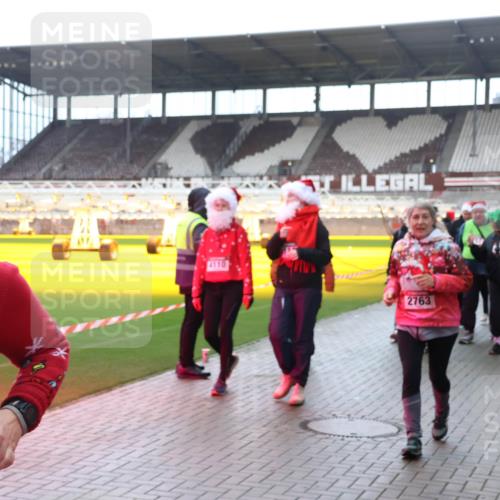 07.12.2025 - St. Pauli X-Mass-Run No. 15 Luisa Fischer http://msf.ph/oto/9382938 07.12.2025 10:51:22 Ziel 4110, 2763, 249, 381, 564, 769, 1093, 1691, 1726, 1729, 1730, 2250, 2460, 2737, 2738, 2763, 3199, 3287, 3291, 3342, 3368, 4075, 4535, 4537, 4760, 4881 meine-sportfotos.de