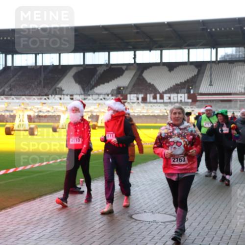 07.12.2025 - St. Pauli X-Mass-Run No. 15 Luisa Fischer http://msf.ph/oto/9382940 07.12.2025 10:51:22 Ziel 4110, 111, 2763, 4757, 249, 381, 564, 769, 1093, 1691, 1726, 1729, 1730, 2250, 2460, 2737, 2738, 2763, 3199, 3287, 3291, 3342, 3368, 4075, 4535, 4537, 4760, 4881 meine-sportfotos.de