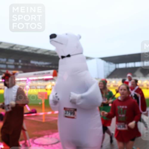 07.12.2025 - St. Pauli X-Mass-Run No. 15 Luisa Fischer http://msf.ph/oto/9382946 07.12.2025 10:13:18 Ziel 9, 18, 80, 938, 1070, 1126, 1397, 1733, 2687, 2711, 2712, 2758, 2760, 2770, 3040, 3428, 3514, 3551, 3557, 3585, 3588, 3589, 3799, 3834, 3836, 4487 meine-sportfotos.de