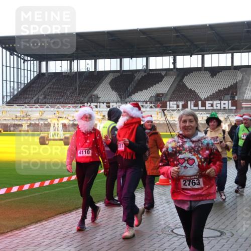 07.12.2025 - St. Pauli X-Mass-Run No. 15 Luisa Fischer http://msf.ph/oto/9382947 07.12.2025 10:51:23 Ziel 4110, 111, 5, 2763, 56, 47, 249, 381, 564, 769, 1093, 1691, 1726, 1729, 1730, 2250, 2460, 2737, 2738, 2763, 3199, 3287, 3342, 3368, 4535, 4537, 4760, 4881 meine-sportfotos.de