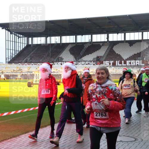 07.12.2025 - St. Pauli X-Mass-Run No. 15 Luisa Fischer http://msf.ph/oto/9382949 07.12.2025 10:51:23 Ziel 4110, 1, 2763, 4756, 475, 169, 249, 381, 564, 769, 1093, 1691, 1726, 1729, 1730, 2250, 2460, 2737, 2738, 2763, 3199, 3287, 3342, 3368, 4535, 4537, 4760, 4881 meine-sportfotos.de