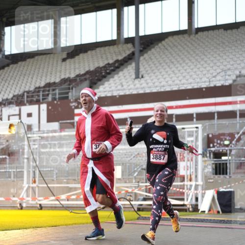 07.12.2025 - St. Pauli X-Mass-Run No. 15 Patografie http://msf.ph/oto/9382950 07.12.2025 10:23:31 Ziel 638, 3539, 3644, 3649, 3887, 3890, 4005, 4141, 4145, 4458, 4549 meine-sportfotos.de
