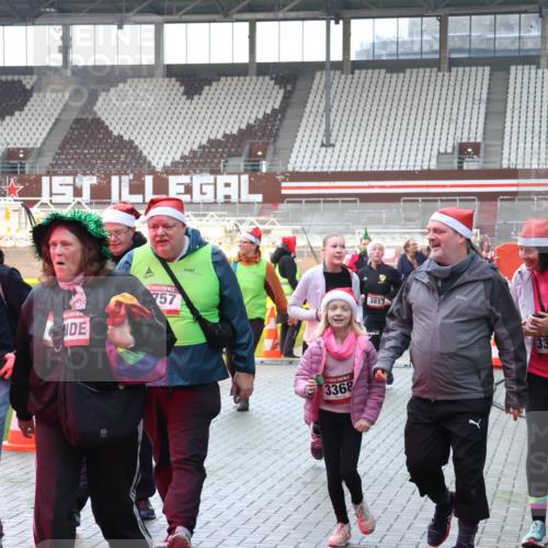 07.12.2025 - St. Pauli X-Mass-Run No. 15 Luisa Fischer http://msf.ph/oto/9382966 07.12.2025 10:51:25 Ziel 15, 4756, 1, 381, 757, 3368, 33, 249, 381, 564, 769, 1093, 1691, 1726, 1729, 1730, 2250, 2460, 2737, 2738, 2763, 3199, 3342, 3368, 4535, 4537, 4760, 4881 meine-sportfotos.de