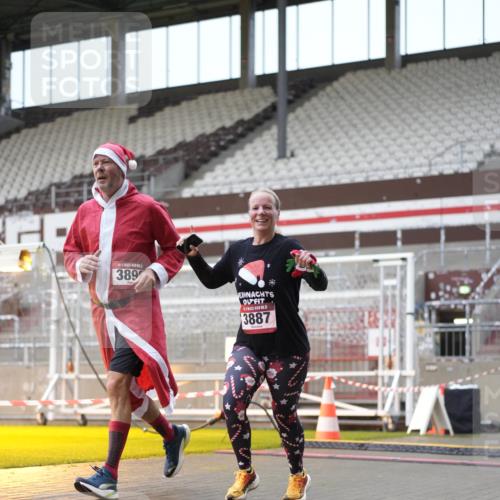 07.12.2025 - St. Pauli X-Mass-Run No. 15 Patografie http://msf.ph/oto/9382968 07.12.2025 10:23:31 Ziel 638, 3539, 3644, 3649, 3887, 3890, 4005, 4141, 4145, 4458, 4549 meine-sportfotos.de