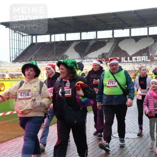07.12.2025 - St. Pauli X-Mass-Run No. 15 Luisa Fischer http://msf.ph/oto/9382978 07.12.2025 10:51:27 Ziel 475, 4756, 75, 4757, 1691, 68, 249, 381, 564, 769, 1093, 1691, 1726, 1729, 1730, 2737, 2738, 2763, 3199, 3342, 3368, 4535, 4537, 4760, 4881 meine-sportfotos.de