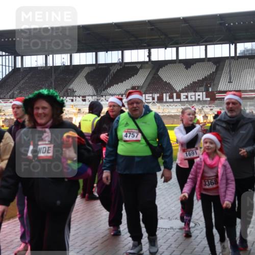 07.12.2025 - St. Pauli X-Mass-Run No. 15 Luisa Fischer http://msf.ph/oto/9382981 07.12.2025 10:51:27 Ziel 4756, 4757, 1691, 3368, 249, 381, 564, 769, 1093, 1691, 1726, 1729, 1730, 2737, 2738, 2763, 3199, 3342, 3368, 4535, 4537, 4760, 4881 meine-sportfotos.de