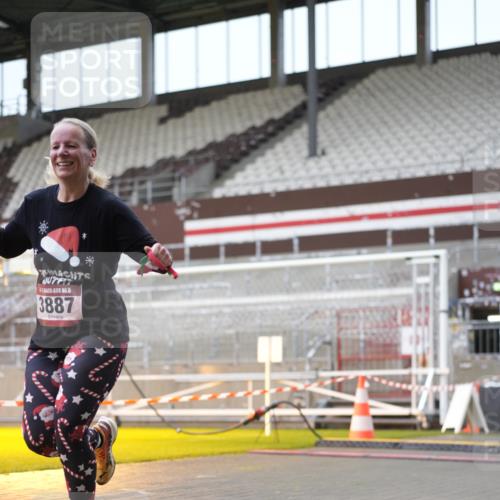 07.12.2025 - St. Pauli X-Mass-Run No. 15 Patografie http://msf.ph/oto/9382982 07.12.2025 10:23:32 Ziel 638, 3539, 3644, 3649, 3887, 3890, 4145, 4549 meine-sportfotos.de