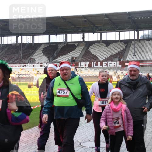 07.12.2025 - St. Pauli X-Mass-Run No. 15 Luisa Fischer http://msf.ph/oto/9382984 07.12.2025 10:51:28 Ziel 4757, 1691, 68, 33, 249, 381, 564, 769, 1093, 1691, 1726, 1729, 1730, 2737, 2738, 2763, 3199, 3342, 3368, 4535, 4537, 4760, 4881 meine-sportfotos.de