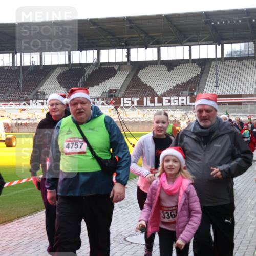 07.12.2025 - St. Pauli X-Mass-Run No. 15 Luisa Fischer http://msf.ph/oto/9382986 07.12.2025 10:51:28 Ziel 4757, 336, 249, 381, 564, 769, 1093, 1691, 1726, 1729, 1730, 2737, 2738, 2763, 3199, 3342, 3368, 4535, 4537, 4760, 4881 meine-sportfotos.de