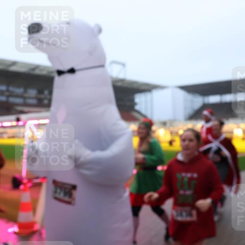 07.12.2025 - St. Pauli X-Mass-Run No. 15 Luisa Fischer http://msf.ph/oto/9382987 07.12.2025 10:13:19 Ziel 9, 18, 80, 938, 1126, 1397, 1733, 2687, 2711, 2712, 2758, 2760, 2770, 3040, 3428, 3514, 3551, 3557, 3585, 3588, 3589, 3799, 3834, 3836, 4487, 4664 meine-sportfotos.de