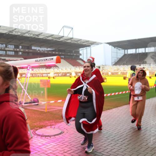 07.12.2025 - St. Pauli X-Mass-Run No. 15 Luisa Fischer http://msf.ph/oto/9382993 07.12.2025 10:13:20 Ziel 9, 18, 1077, 9, 18, 80, 938, 1044, 1126, 1397, 1733, 2687, 2711, 2712, 2758, 2760, 2770, 3040, 3428, 3514, 3551, 3557, 3585, 3588, 3589, 3799, 3834, 3836, 4487, 4664 meine-sportfotos.de