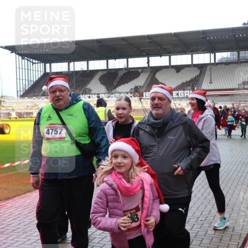 07.12.2025 - St. Pauli X-Mass-Run No. 15 Luisa Fischer http://msf.ph/oto/9382994 07.12.2025 10:51:29 Ziel 4759, 15, 59, 15, 4757, 12, 15, 249, 381, 564, 769, 1093, 1691, 1726, 1729, 1730, 2737, 2738, 2763, 3199, 3342, 3368, 4535, 4537, 4760, 4881 meine-sportfotos.de