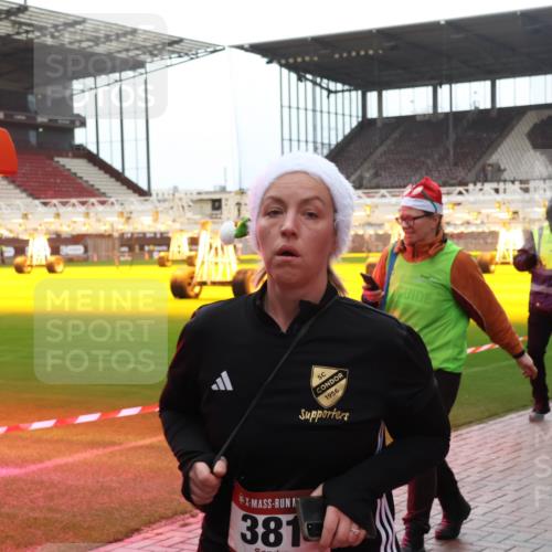 07.12.2025 - St. Pauli X-Mass-Run No. 15 Luisa Fischer http://msf.ph/oto/9383023 07.12.2025 10:51:33 Ziel 381, 1956, 249, 381, 564, 769, 1093, 1691, 1726, 1729, 1730, 2737, 2738, 2763, 3199, 3342, 4535, 4537, 4760, 4881 meine-sportfotos.de