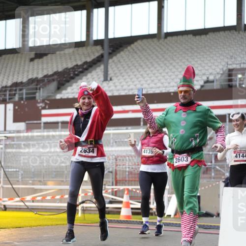 07.12.2025 - St. Pauli X-Mass-Run No. 15 Patografie http://msf.ph/oto/9383024 07.12.2025 10:23:43 Ziel 1104, 2603, 2634, 3539, 3644, 3649, 3887, 3890, 4043, 4139, 4144, 4377, 4378 meine-sportfotos.de