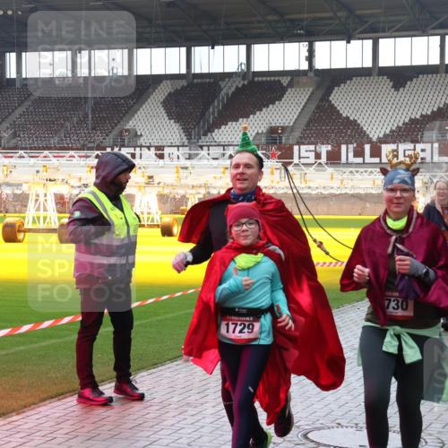 07.12.2025 - St. Pauli X-Mass-Run No. 15 Luisa Fischer http://msf.ph/oto/9383029 07.12.2025 10:51:35 Ziel 1729, 730, 249, 381, 564, 769, 1093, 1691, 1730, 2737, 2738, 2763, 3199, 3342, 4535, 4537, 4760, 4881 meine-sportfotos.de