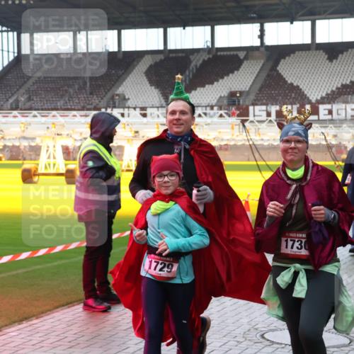 07.12.2025 - St. Pauli X-Mass-Run No. 15 Luisa Fischer http://msf.ph/oto/9383032 07.12.2025 10:51:36 Ziel 1729, 1730, 249, 381, 564, 769, 1093, 1691, 2737, 2738, 2763, 3199, 3342, 4535, 4537, 4760, 4881 meine-sportfotos.de