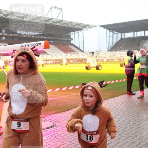 07.12.2025 - St. Pauli X-Mass-Run No. 15 Luisa Fischer http://msf.ph/oto/9383042 07.12.2025 10:13:21 Ziel 15, 9, 15, 18, 1074, 1070, 1077, 072, 9, 18, 80, 938, 1044, 1126, 1397, 1733, 2687, 2711, 2712, 2758, 2760, 2770, 3040, 3428, 3514, 3551, 3557, 3585, 3588, 3589, 3799, 3834, 3836, 4082, 4083, 4487, 4664 meine-sportfotos.de