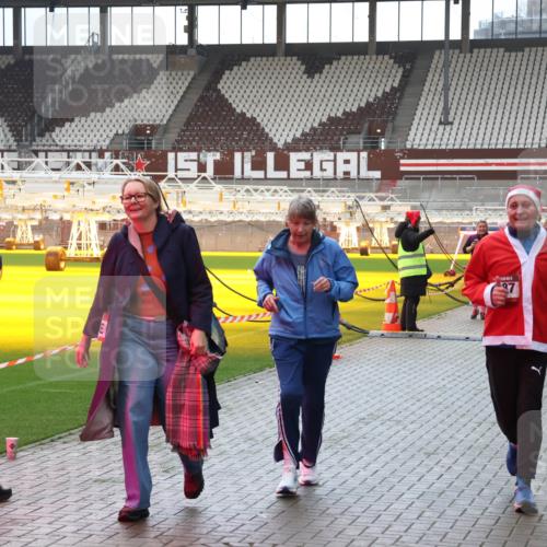 07.12.2025 - St. Pauli X-Mass-Run No. 15 Luisa Fischer http://msf.ph/oto/9383043 07.12.2025 10:51:39 Ziel 87, 4881, 1093, 249, 381, 564, 769, 1093, 1691, 2642, 2643, 2674, 2737, 2738, 2763, 2959, 3199, 3342, 4535, 4537, 4760, 4881 meine-sportfotos.de