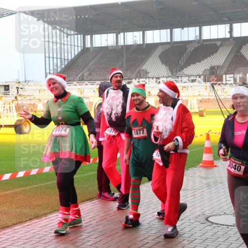 07.12.2025 - St. Pauli X-Mass-Run No. 15 Luisa Fischer http://msf.ph/oto/9383045 07.12.2025 10:13:23 Ziel 1070, 1074, 1077, 10, 3040, 9, 18, 80, 938, 1044, 1126, 1397, 1733, 2687, 2711, 2712, 2758, 2760, 2770, 3040, 3428, 3514, 3551, 3557, 3585, 3588, 3589, 3799, 3834, 3836, 4081, 4082, 4083, 4487, 4664 meine-sportfotos.de