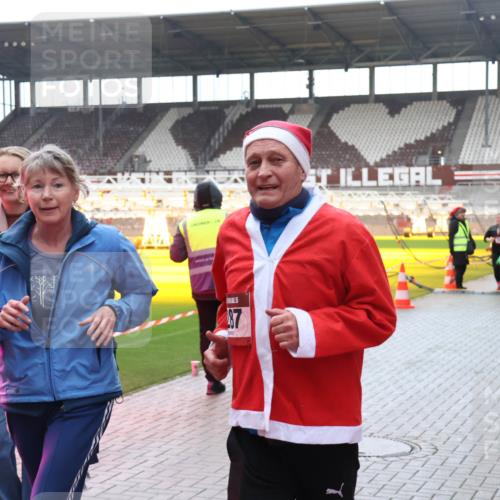 07.12.2025 - St. Pauli X-Mass-Run No. 15 Luisa Fischer http://msf.ph/oto/9383061 07.12.2025 10:51:42 Ziel 87, 249, 381, 769, 1047, 1093, 1691, 2642, 2643, 2674, 2737, 2738, 2959, 3199, 3342, 4535, 4881 meine-sportfotos.de
