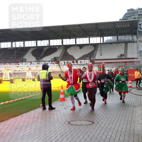 07.12.2025 - St. Pauli X-Mass-Run No. 15 Luisa Fischer http://msf.ph/oto/9383065 07.12.2025 10:51:48 Ziel 4881, 1093, 3342, 249, 275, 769, 1047, 1093, 1691, 2103, 2105, 2327, 2332, 2553, 2642, 2643, 2674, 2959, 3199, 3342, 4862 meine-sportfotos.de