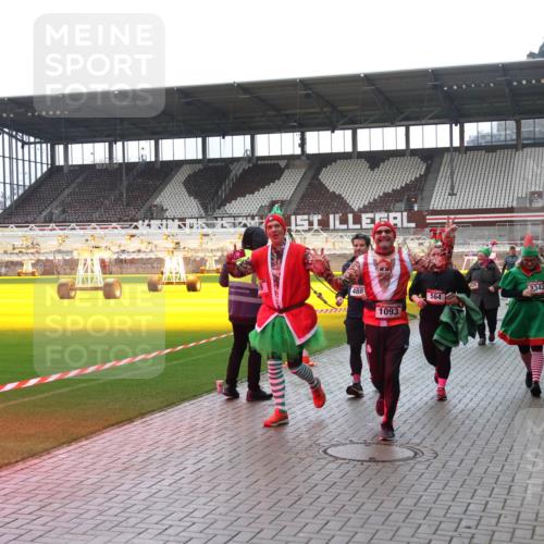 07.12.2025 - St. Pauli X-Mass-Run No. 15 Luisa Fischer http://msf.ph/oto/9383071 07.12.2025 10:51:48 Ziel 488, 1093, 564, 3342, 249, 275, 769, 1047, 1093, 1691, 2103, 2105, 2327, 2332, 2553, 2642, 2643, 2674, 2959, 3199, 3342, 4862 meine-sportfotos.de