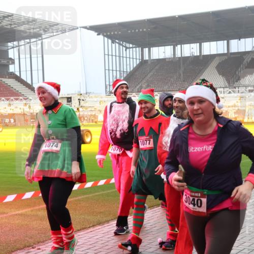 07.12.2025 - St. Pauli X-Mass-Run No. 15 Luisa Fischer http://msf.ph/oto/9383077 07.12.2025 10:13:23 Ziel 1070, 1074, 1077, 3040, 9, 18, 80, 938, 1044, 1126, 1397, 1733, 2687, 2711, 2712, 2758, 2760, 2770, 3040, 3428, 3514, 3551, 3557, 3585, 3588, 3589, 3799, 3834, 3836, 4081, 4082, 4083, 4487, 4664 meine-sportfotos.de