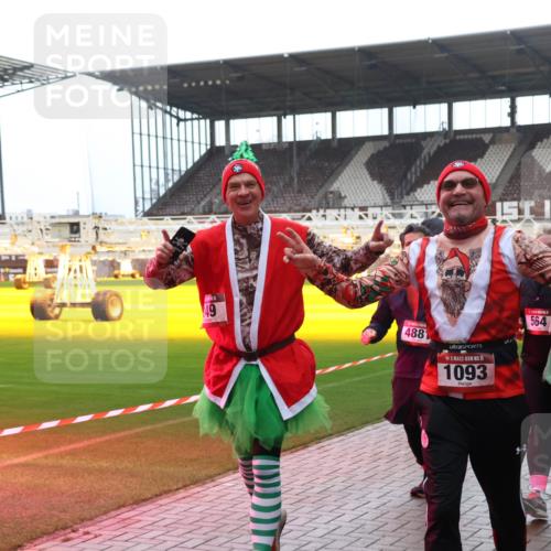 07.12.2025 - St. Pauli X-Mass-Run No. 15 Luisa Fischer http://msf.ph/oto/9383086 07.12.2025 10:51:50 Ziel 49, 488, 15, 1093, 564, 249, 275, 769, 1047, 1093, 1691, 2103, 2105, 2327, 2332, 2553, 2642, 2643, 2674, 2959, 3199, 3342, 4862 meine-sportfotos.de
