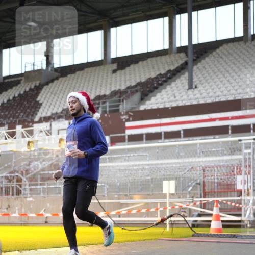 07.12.2025 - St. Pauli X-Mass-Run No. 15 Patografie http://msf.ph/oto/9383087 07.12.2025 10:23:51 Ziel 711, 1104, 2603, 2634, 3968, 4043, 4139, 4144, 4203, 4377, 4378, 4479, 4765 meine-sportfotos.de