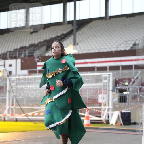 07.12.2025 - St. Pauli X-Mass-Run No. 15 Patografie http://msf.ph/oto/9383108 07.12.2025 10:23:54 Ziel 711, 1104, 2603, 2634, 3968, 4043, 4139, 4144, 4203, 4377, 4378, 4479, 4765 meine-sportfotos.de