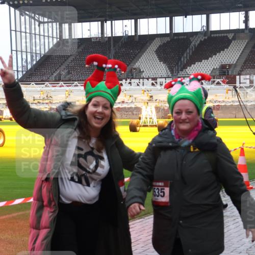 07.12.2025 - St. Pauli X-Mass-Run No. 15 Luisa Fischer http://msf.ph/oto/9383116 07.12.2025 10:51:58 Ziel 535, 275, 328, 1047, 1093, 2103, 2105, 2327, 2332, 2553, 2593, 2607, 2642, 2643, 2674, 2836, 2837, 2959, 3199, 3223, 3228, 3342, 4862 meine-sportfotos.de