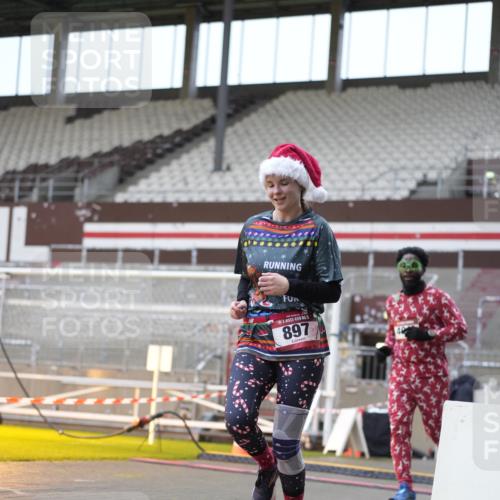 07.12.2025 - St. Pauli X-Mass-Run No. 15 Patografie http://msf.ph/oto/9383135 07.12.2025 10:24:05 Ziel 711, 897, 3968, 4040, 4203, 4479, 4765 meine-sportfotos.de