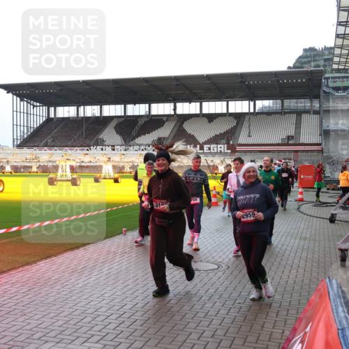07.12.2025 - St. Pauli X-Mass-Run No. 15 Luisa Fischer http://msf.ph/oto/9383139 07.12.2025 10:52:06 Ziel 769, 310, 2959, 2327, 275, 328, 1047, 1093, 1964, 1982, 1984, 2103, 2105, 2165, 2287, 2289, 2327, 2332, 2553, 2593, 2607, 2642, 2643, 2674, 2836, 2837, 2959, 3199, 3223, 3228, 3342, 4550, 4862 meine-sportfotos.de