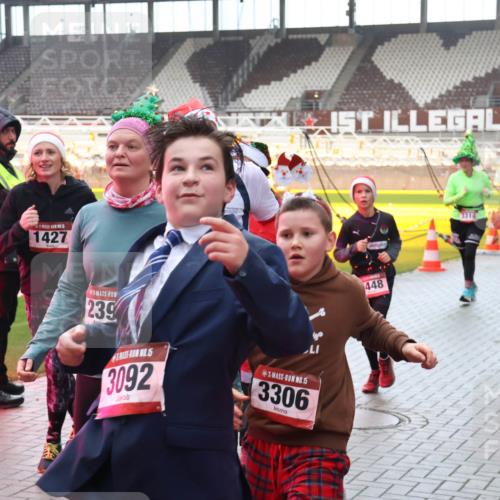 07.12.2025 - St. Pauli X-Mass-Run No. 15 Luisa Fischer http://msf.ph/oto/9383140 07.12.2025 11:25:18 Ziel 1427, 239, 15, 3092, 15, 3306, 448, 773, 470, 473, 705, 1320, 1346, 1384, 1427, 1527, 1544, 1752, 1773, 1855, 1858, 1961, 2151, 2193, 2399, 2400, 2402, 2447, 2448, 2480, 2852, 2859, 2869, 2981, 2990, 3092, 3126, 3193, 3194, 3195, 3306, 3314, 4632, 5003 meine-sportfotos.de