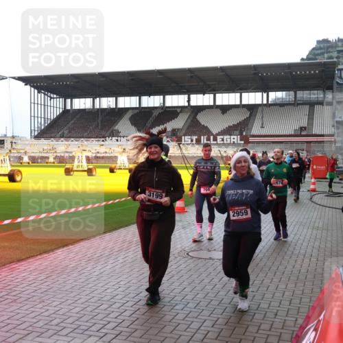 07.12.2025 - St. Pauli X-Mass-Run No. 15 Luisa Fischer http://msf.ph/oto/9383142 07.12.2025 10:52:07 Ziel 769, 3199, 2674, 2959, 275, 328, 1047, 1093, 1964, 1982, 1984, 2103, 2105, 2165, 2287, 2289, 2327, 2332, 2553, 2593, 2607, 2642, 2643, 2674, 2836, 2837, 2959, 3199, 3223, 3228, 4550, 4862 meine-sportfotos.de