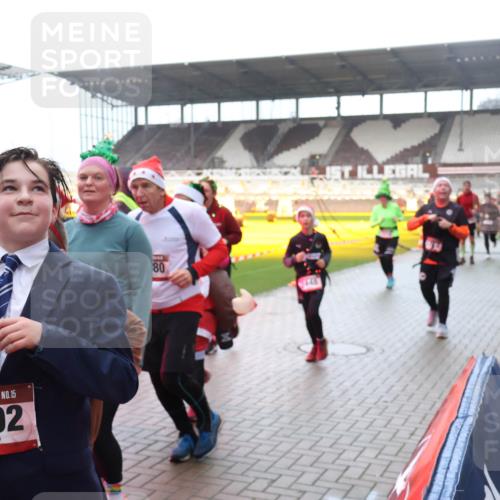 07.12.2025 - St. Pauli X-Mass-Run No. 15 Luisa Fischer http://msf.ph/oto/9383145 07.12.2025 11:25:19 Ziel 15, 3092, 80, 470, 473, 705, 1320, 1346, 1384, 1427, 1527, 1544, 1752, 1855, 1858, 1961, 2151, 2193, 2399, 2400, 2402, 2447, 2448, 2480, 2852, 2859, 2869, 2981, 2990, 3092, 3126, 3193, 3194, 3195, 3306, 3314, 4632, 5003 meine-sportfotos.de