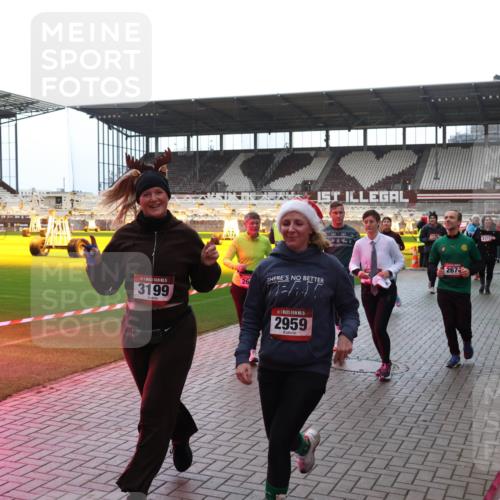 07.12.2025 - St. Pauli X-Mass-Run No. 15 Luisa Fischer http://msf.ph/oto/9383147 07.12.2025 10:52:07 Ziel 3, 3199, 26, 267, 5, 2959, 275, 328, 1047, 1093, 1964, 1982, 1984, 2103, 2105, 2165, 2287, 2289, 2327, 2332, 2553, 2593, 2607, 2642, 2643, 2674, 2836, 2837, 2959, 3199, 3223, 3228, 4550, 4862 meine-sportfotos.de