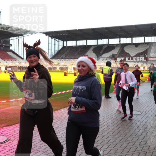 07.12.2025 - St. Pauli X-Mass-Run No. 15 Luisa Fischer http://msf.ph/oto/9383150 07.12.2025 10:52:08 Ziel 3199, 2959, 2674, 275, 328, 1047, 1964, 1982, 1984, 2103, 2105, 2165, 2287, 2289, 2327, 2332, 2553, 2593, 2607, 2642, 2643, 2674, 2836, 2837, 2959, 3199, 3223, 3228, 4550, 4862 meine-sportfotos.de
