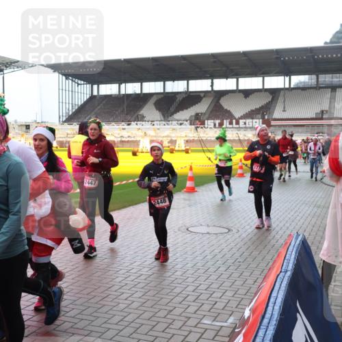 07.12.2025 - St. Pauli X-Mass-Run No. 15 Luisa Fischer http://msf.ph/oto/9383151 07.12.2025 11:25:20 Ziel 15, 2399, 2447, 2448, 177, 470, 473, 705, 1320, 1346, 1384, 1427, 1527, 1544, 1752, 1855, 1858, 1961, 2151, 2193, 2399, 2400, 2402, 2447, 2448, 2480, 2852, 2859, 2869, 2981, 2990, 3092, 3126, 3193, 3194, 3195, 3306, 3314, 4632, 5003 meine-sportfotos.de