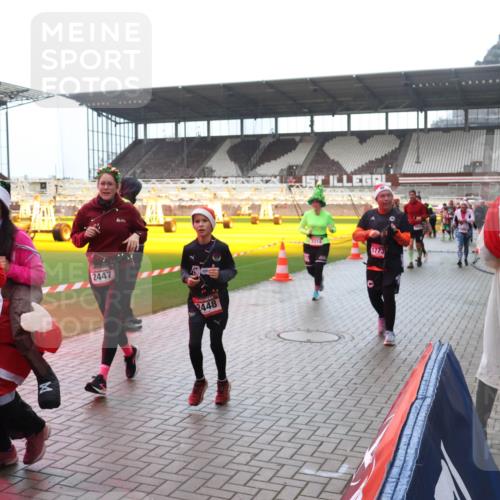 07.12.2025 - St. Pauli X-Mass-Run No. 15 Luisa Fischer http://msf.ph/oto/9383155 07.12.2025 11:25:20 Ziel 15, 2399, 2447, 2448, 1773, 470, 473, 705, 1320, 1346, 1384, 1427, 1527, 1544, 1752, 1855, 1858, 1961, 2151, 2193, 2399, 2400, 2402, 2447, 2448, 2480, 2852, 2859, 2869, 2981, 2990, 3092, 3126, 3193, 3194, 3195, 3306, 3314, 4632, 5003 meine-sportfotos.de