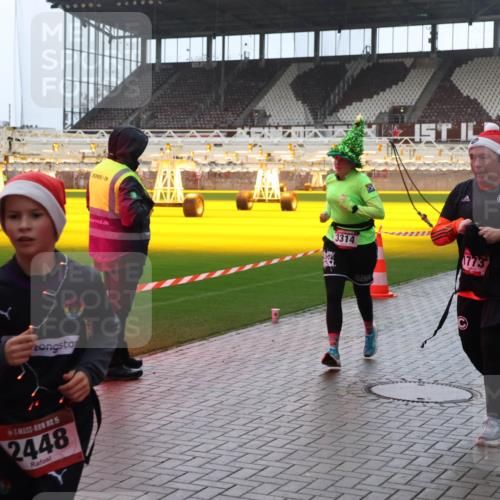 07.12.2025 - St. Pauli X-Mass-Run No. 15 Luisa Fischer http://msf.ph/oto/9383163 07.12.2025 11:25:21 Ziel 15, 2448, 3314, 773, 370, 2606, 470, 473, 705, 1320, 1346, 1384, 1427, 1527, 1544, 1752, 1855, 1858, 1961, 2151, 2193, 2244, 2400, 2447, 2448, 2480, 2852, 2859, 2869, 2981, 2990, 3092, 3126, 3193, 3194, 3195, 3306, 3314, 4632, 5003 meine-sportfotos.de