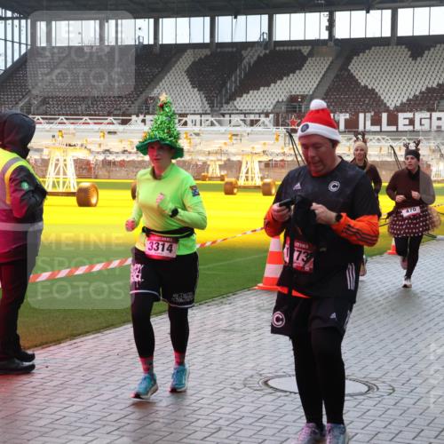 07.12.2025 - St. Pauli X-Mass-Run No. 15 Luisa Fischer http://msf.ph/oto/9383169 07.12.2025 11:25:22 Ziel 5, 3314, 2606, 470, 473, 705, 1320, 1346, 1384, 1427, 1527, 1544, 1752, 1855, 1858, 1961, 2151, 2193, 2244, 2447, 2448, 2480, 2852, 2859, 2869, 2981, 2990, 3092, 3126, 3193, 3194, 3195, 3306, 3314, 4632, 5003 meine-sportfotos.de
