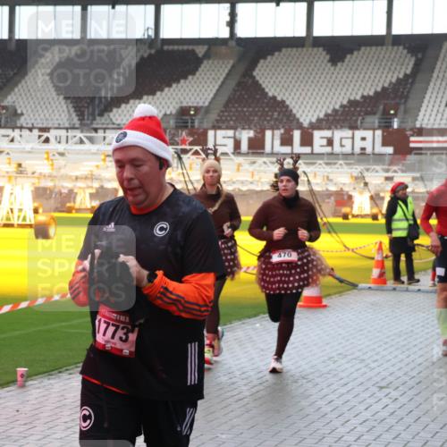 07.12.2025 - St. Pauli X-Mass-Run No. 15 Luisa Fischer http://msf.ph/oto/9383177 07.12.2025 11:25:22 Ziel 1773, 470, 260, 2605, 470, 473, 705, 1320, 1346, 1384, 1427, 1527, 1544, 1752, 1855, 1858, 1961, 2151, 2193, 2244, 2447, 2448, 2480, 2852, 2859, 2869, 2981, 2990, 3092, 3126, 3193, 3194, 3195, 3306, 3314, 4632, 5003 meine-sportfotos.de
