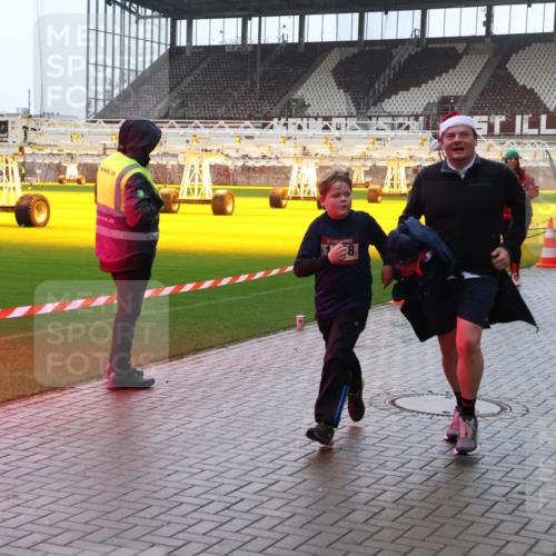 07.12.2025 - St. Pauli X-Mass-Run No. 15 Luisa Fischer http://msf.ph/oto/9383189 07.12.2025 11:25:28 Ziel 8, 260, 470, 473, 705, 1320, 1346, 1384, 1427, 1527, 1544, 1752, 1855, 1858, 1961, 2151, 2193, 2244, 2447, 2448, 2480, 2852, 2859, 2869, 2981, 2990, 3126, 3193, 3194, 3195, 3306, 3314, 4632, 5003 meine-sportfotos.de