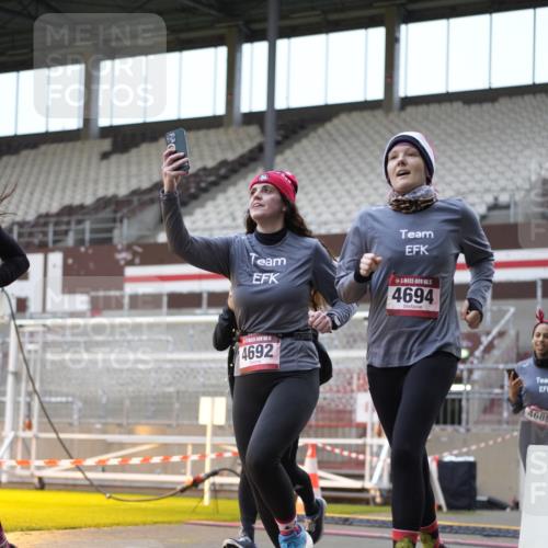 07.12.2025 - St. Pauli X-Mass-Run No. 15 Patografie http://msf.ph/oto/9383195 07.12.2025 10:24:13 Ziel 712, 897, 4040, 4122, 4140, 4689, 4692, 4694 meine-sportfotos.de