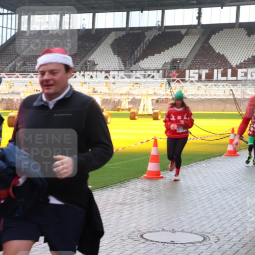 07.12.2025 - St. Pauli X-Mass-Run No. 15 Luisa Fischer http://msf.ph/oto/9383196 07.12.2025 11:25:29 Ziel 319, 2606, 470, 473, 705, 1320, 1346, 1384, 1427, 1527, 1544, 1752, 1855, 1858, 1961, 2151, 2193, 2244, 2447, 2448, 2480, 2852, 2859, 2869, 2981, 2990, 3126, 3193, 3194, 3195, 3306, 3314, 4101, 4632, 5003 meine-sportfotos.de
