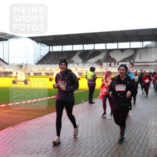 07.12.2025 - St. Pauli X-Mass-Run No. 15 Luisa Fischer http://msf.ph/oto/9383197 07.12.2025 10:52:13 Ziel 2327, 275, 328, 1047, 1964, 1982, 1984, 2103, 2105, 2165, 2287, 2289, 2327, 2332, 2553, 2592, 2593, 2607, 2642, 2643, 2661, 2674, 2836, 2837, 2959, 3223, 3228, 4550, 4862, 4865, 4879, 4880 meine-sportfotos.de